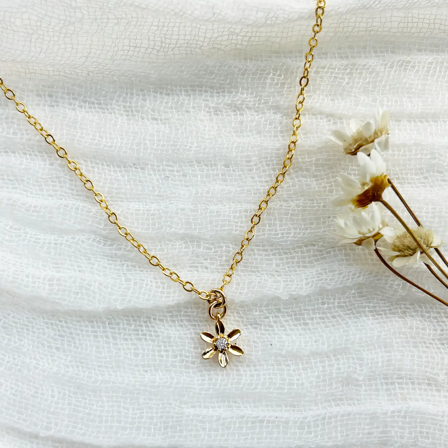 KT Dainty Gold Daisy Necklace