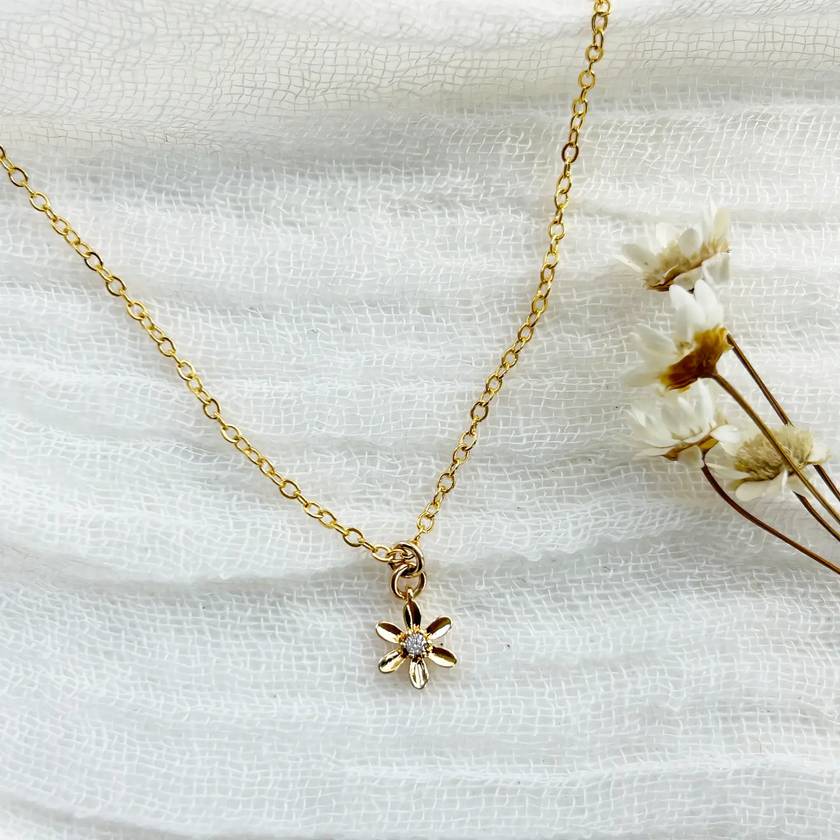 KT Dainty Gold Daisy Necklace