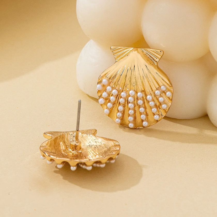 Shell Pearl Stud Earrings